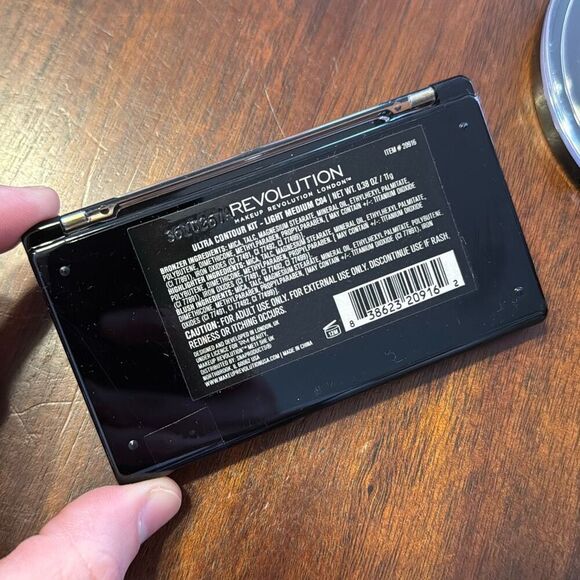 Revolution Contour Kit Light Medium + Pro Illuminate + Blush + More - Picture 3 of 9